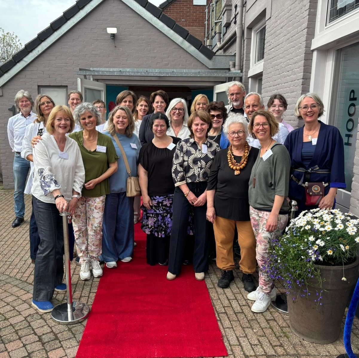 Groepsfoto bij de lancering van SamenTijd en het eerste Herinneringsplein, 3 mei 2026